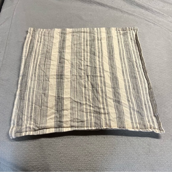 Pottery Barn 26”x26” Cream & Black Pattern Textured Accent Throw Pillowcase EUC - Picture 1 of 4